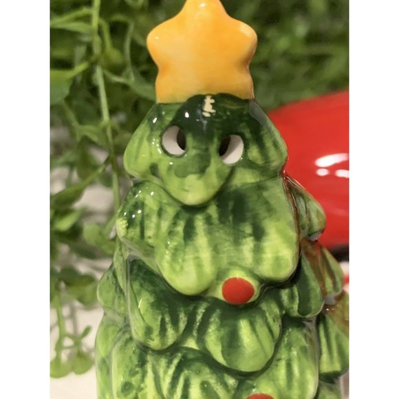 Red Pickup Truck With Christmas Tree Holiday Decor Salt & Pepper Shaker Set D5 - Picture 4 of 7